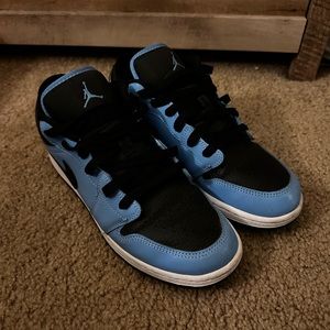 Jordan 1 Low
University Blue Black (GS)